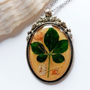 Colgante con flores naturales